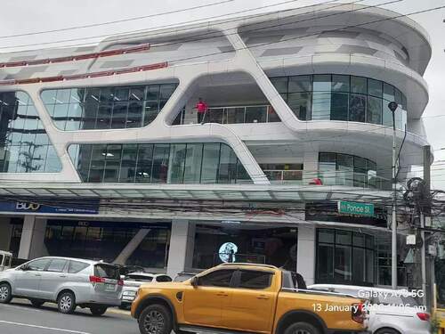 Transforming a Manila Shopping Mall with Hyperbolic Chameleon PVDF Aluminum Cladding